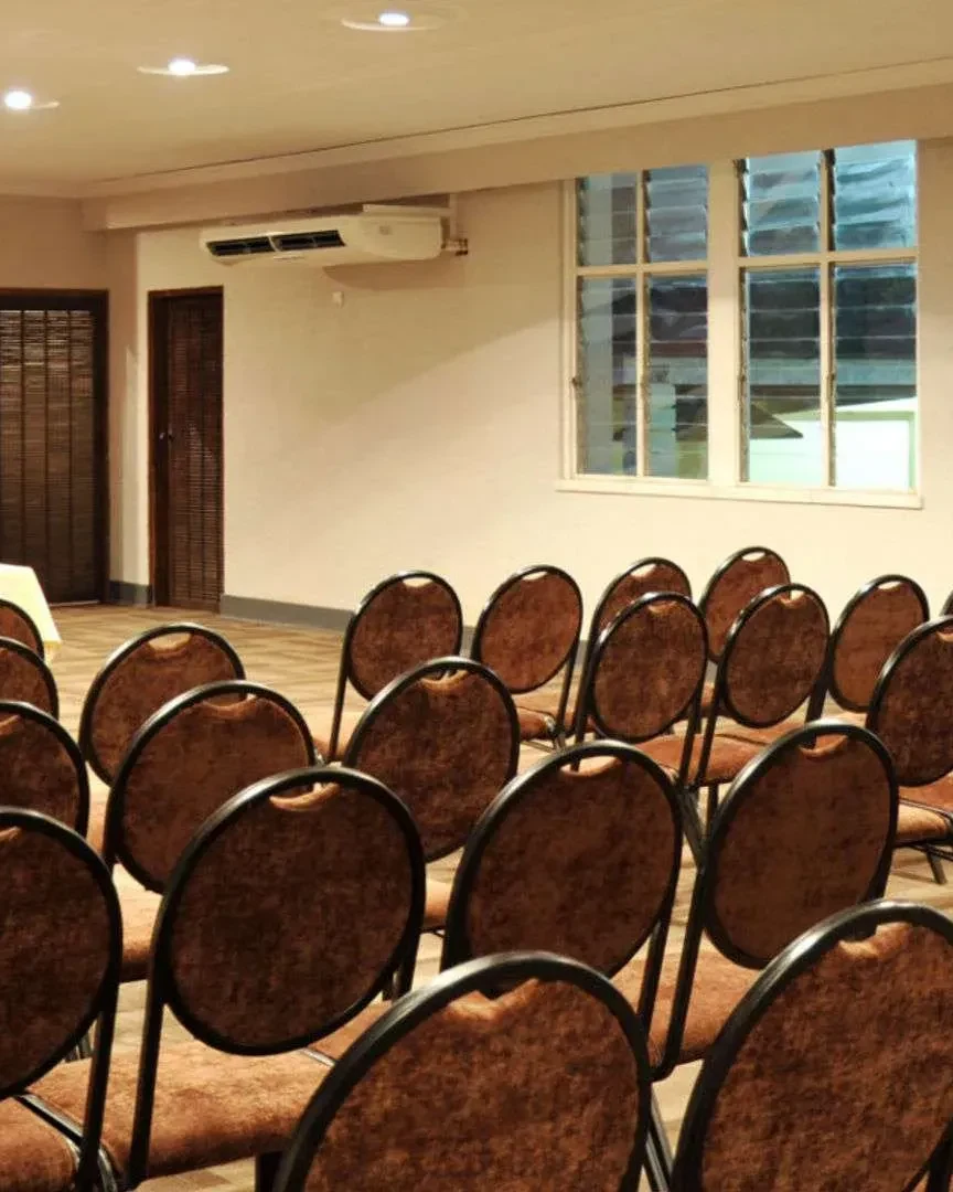 Cresta Sprayview Hotel — photograph 4