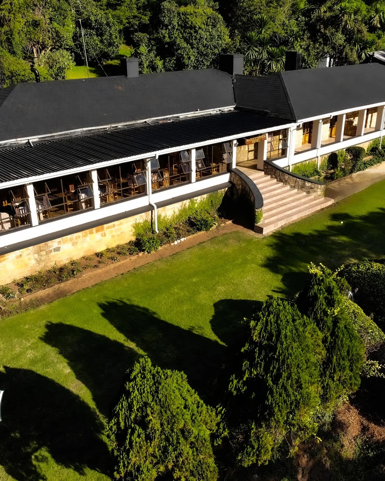 Rhodes Nyanga Hotel — photograph 1